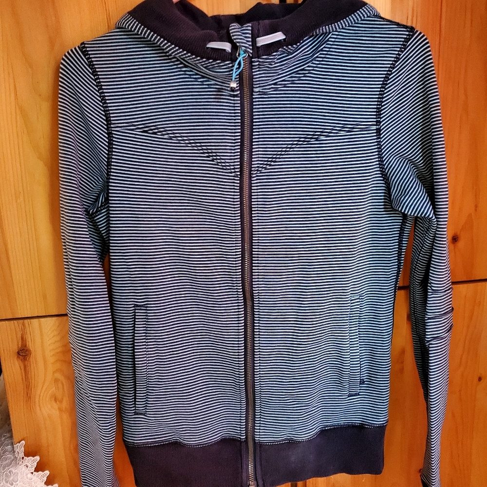 Lululemon Women's Bliss Break Inkwell & Blue Moon Striped Hoodie size 6